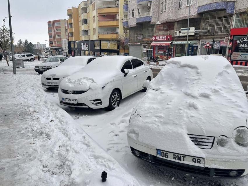 Araçlar kara gömüldü, binlerce kişi mahsur kaldı! Gaziantep Valisi'nden flaş açıklama
