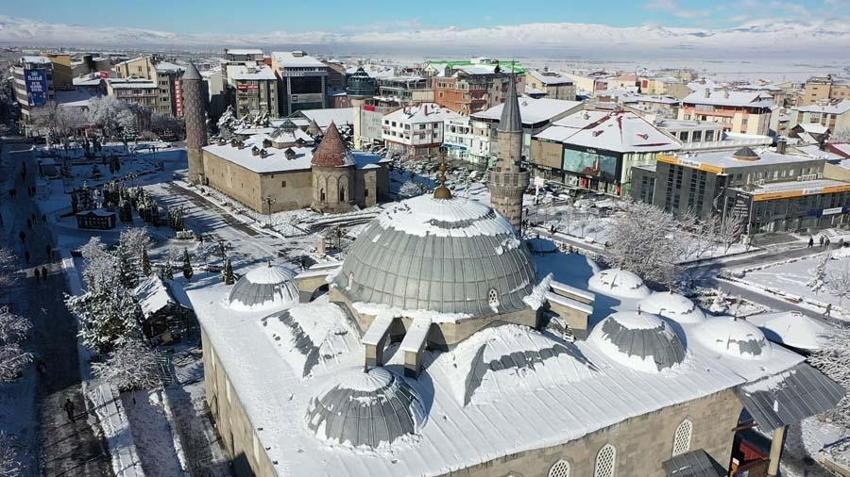 Araçlar kara gömüldü, binlerce kişi mahsur kaldı! Gaziantep Valisi'nden flaş açıklama