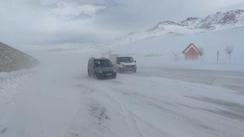 Araçlar kara gömüldü, binlerce kişi mahsur kaldı! Gaziantep Valisi'nden flaş açıklama