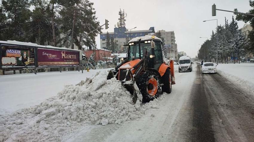 Araçlar kara gömüldü, binlerce kişi mahsur kaldı! Gaziantep Valisi'nden flaş açıklama