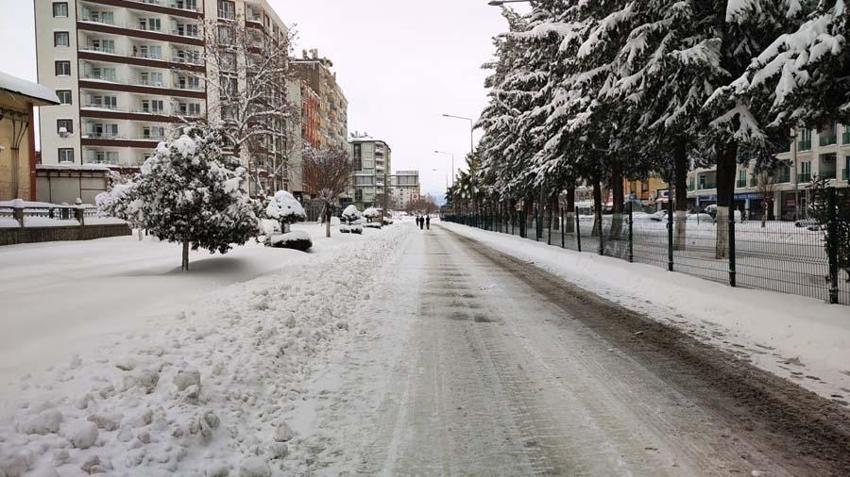 Araçlar kara gömüldü, binlerce kişi mahsur kaldı! Gaziantep Valisi'nden flaş açıklama