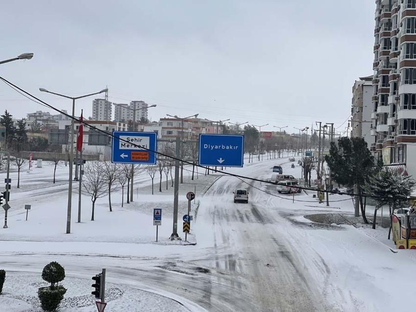 Araçlar kara gömüldü, binlerce kişi mahsur kaldı! Gaziantep Valisi'nden flaş açıklama