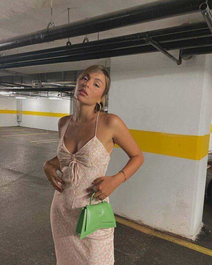Survivor Berna Keklikler'in kardeşi görenleri büyüledi! Meğer tescilli güzelmiş...