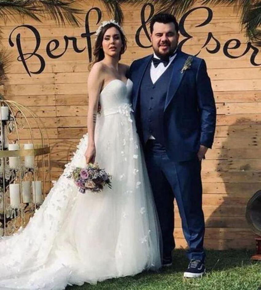 Eser Yenenler'in eşi Berfu Yenenler aşka geldi! Romantik paylaşım...
