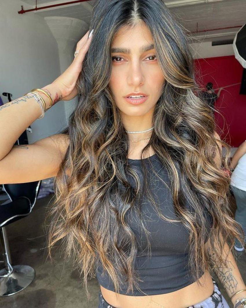 Ünlü sunucu Mia Khalifa bikinili pozlarını paylaştı! Beğeni yağdı...