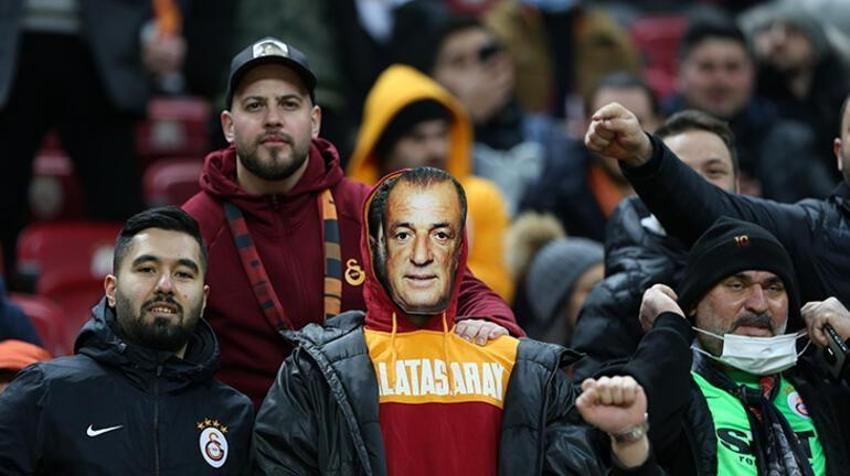 Galatasaray - Kasımpaşa maçında ortalık karıştı! Tepetaklak oldular, taraftar çılgına döndü! Tek tek yırttılar, Burak Elmas'a tepki, Fatih Terim'e destek...