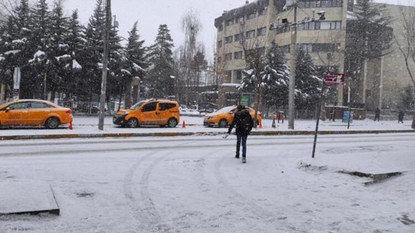 Kar geliyor! Meteoroloji son dakika uyardı! Günlerce kuvvetli olacak, sıcaklıklar eksiye düşüyor! İzlanda kışı vuracak! İstanbul, Ankara ve birçok ilde...