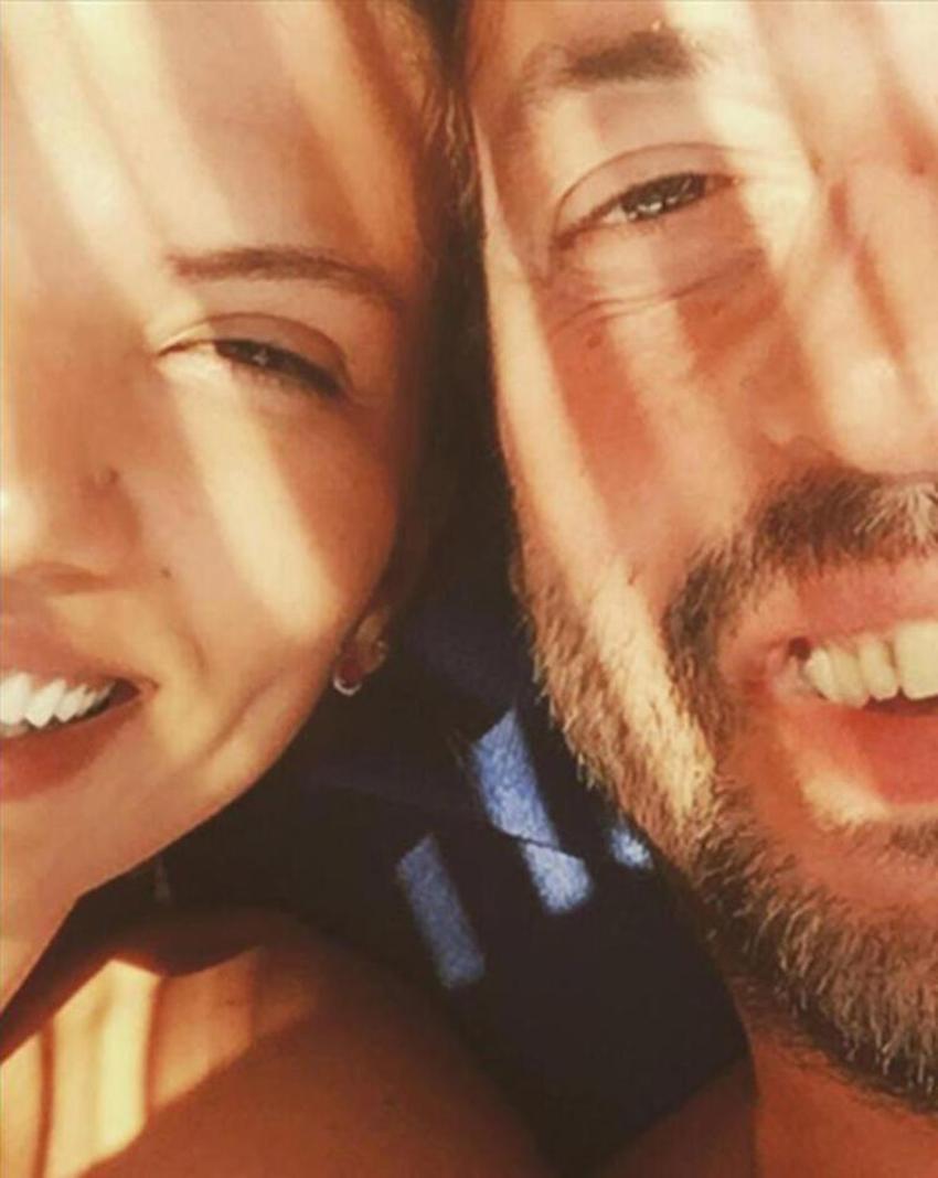 Okan Yalabık ve Ezgi Ayvalı'nın aşkı belgelendi! Dört yıllık birliktelikte ilk kez...