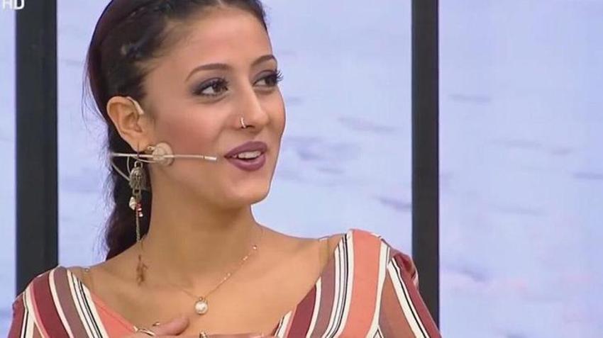 Gelin adayı Solmaz Çiros dekolteli pozuyla tüm dikkatleri çekti!