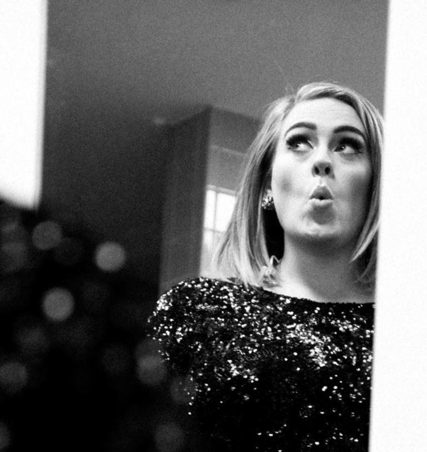 Dünyaca ünlü şarkıcı Adele, gözyaşları içinde özür diledi!