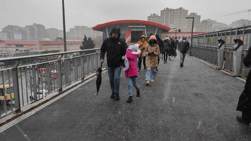 Kar yağışı başladı! Meteoroloji son dakika açıklamıştı, çok kuvvetli geldi! Alarm verildi, günlerce devam edecek! İstanbul, Ankara, İzmir, Bursa, Bolu ve çok sayıda şehirde...