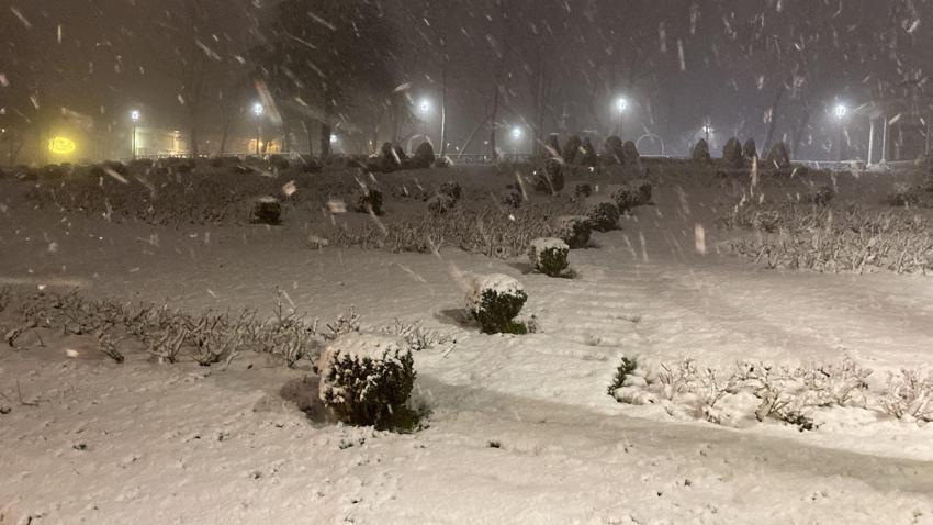 Kar yağışı başladı! Meteoroloji son dakika açıklamıştı, çok kuvvetli geldi! Alarm verildi, günlerce devam edecek! İstanbul, Ankara, İzmir, Bursa, Bolu ve çok sayıda şehirde...