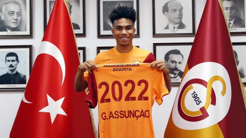 Galatasaray'da gece yarısı operasyonu! Ayrılık resmen açıklandı 2 futbolcu eşyalarını topladı!