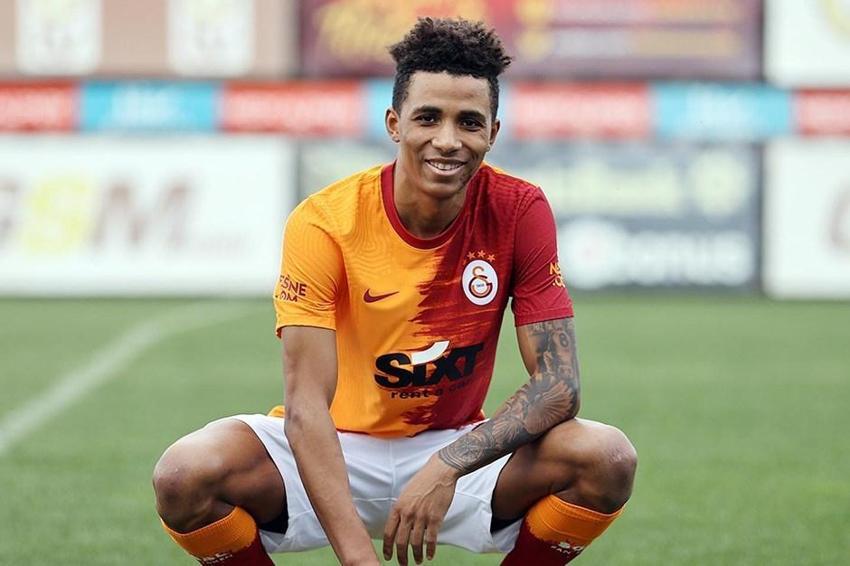 Galatasaray'da gece yarısı operasyonu! Ayrılık resmen açıklandı 2 futbolcu eşyalarını topladı!