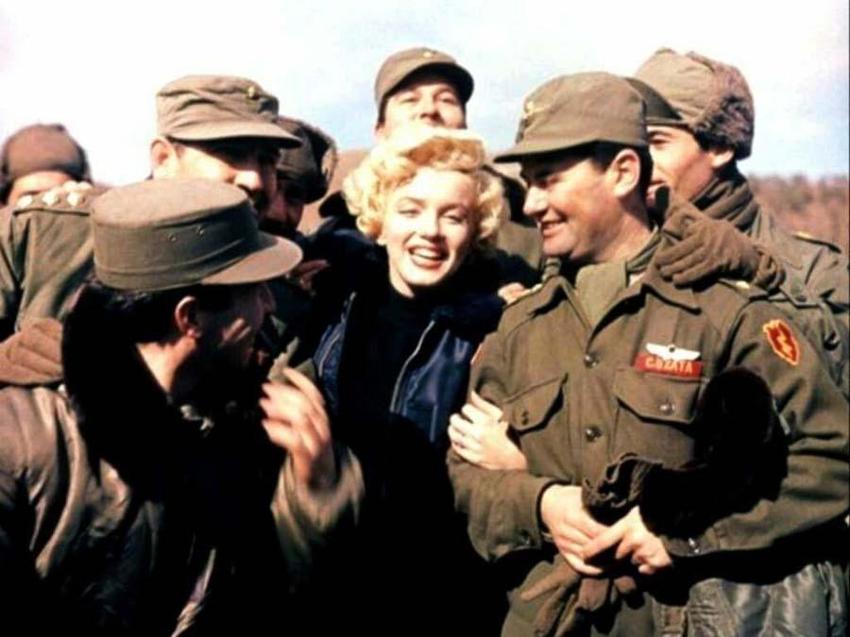 'Çıplak fotoğraf skandalı' sinema tarihini değiştirdi! O pembe elbisenin hikayesi...