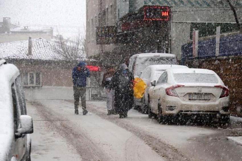 Son dakika kar yağışı açıklaması! 51 il için alarm verildi, Meteoroloji ve AFAD'dan flaş uyarı! Cumartesi ve pazar günü...