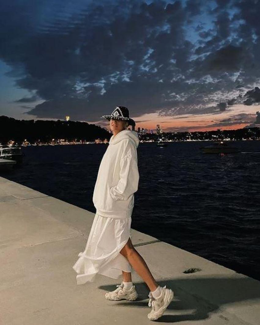 Serenay Sarıkaya'dan saldırı açıklaması! 'Evime gelip, ciddi şeyler yapacağını düşünmemiştim'