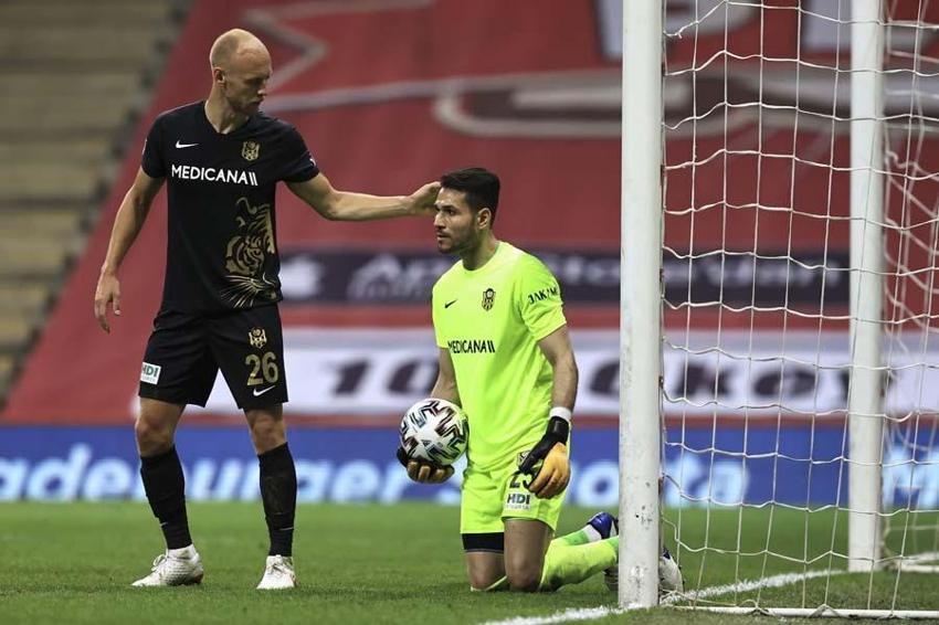 Yeni Malatyaspor'lu Semih Kaya Çaykur Rizespor ile anlaştı
