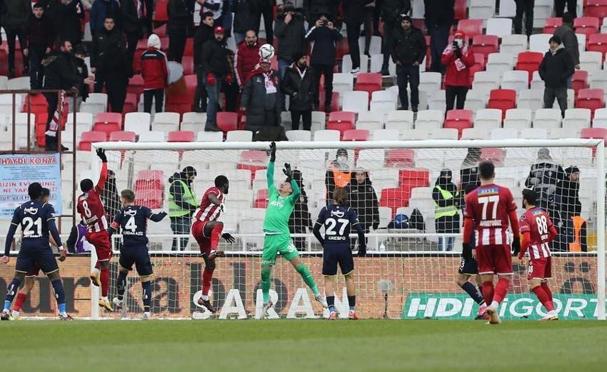 Fenerbahçe Sivasspor engeli! Miha Zajc ile öne geçti ama...