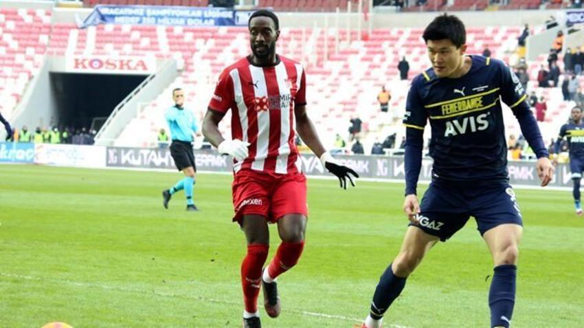 Sivasspor - Fenerbahçe maçına damga vurdu! İsmail Kartal'dan bomba hamle! İnanılmaz pozisyon, Berke Özer kalesini terk etti ve...