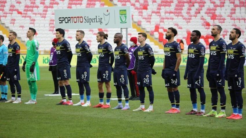 Sivasspor - Fenerbahçe maçına damga vurdu! İsmail Kartal'dan bomba hamle! İnanılmaz pozisyon, Berke Özer kalesini terk etti ve...