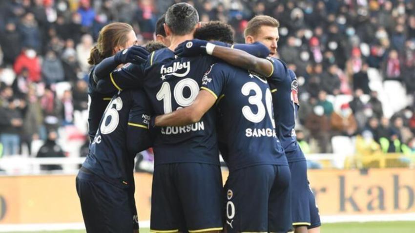 Sivasspor - Fenerbahçe maçına damga vurdu! İsmail Kartal'dan bomba hamle! İnanılmaz pozisyon, Berke Özer kalesini terk etti ve...
