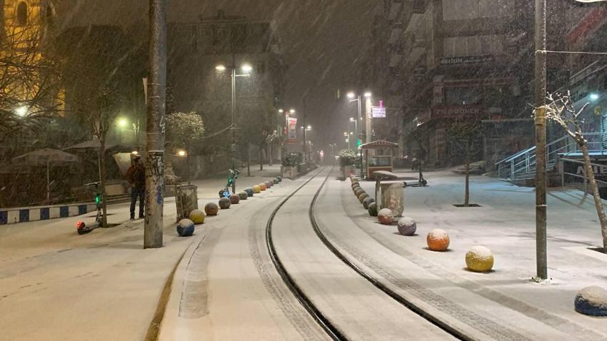  Kar yağışı ile ilgili son dakika uyarısı! ‘İzlanda kışı geldi, 49 ilde alarm verildi! İstanbul, Ankara, İzmir, Bursa... Dikkat: Penguen gibi...  
