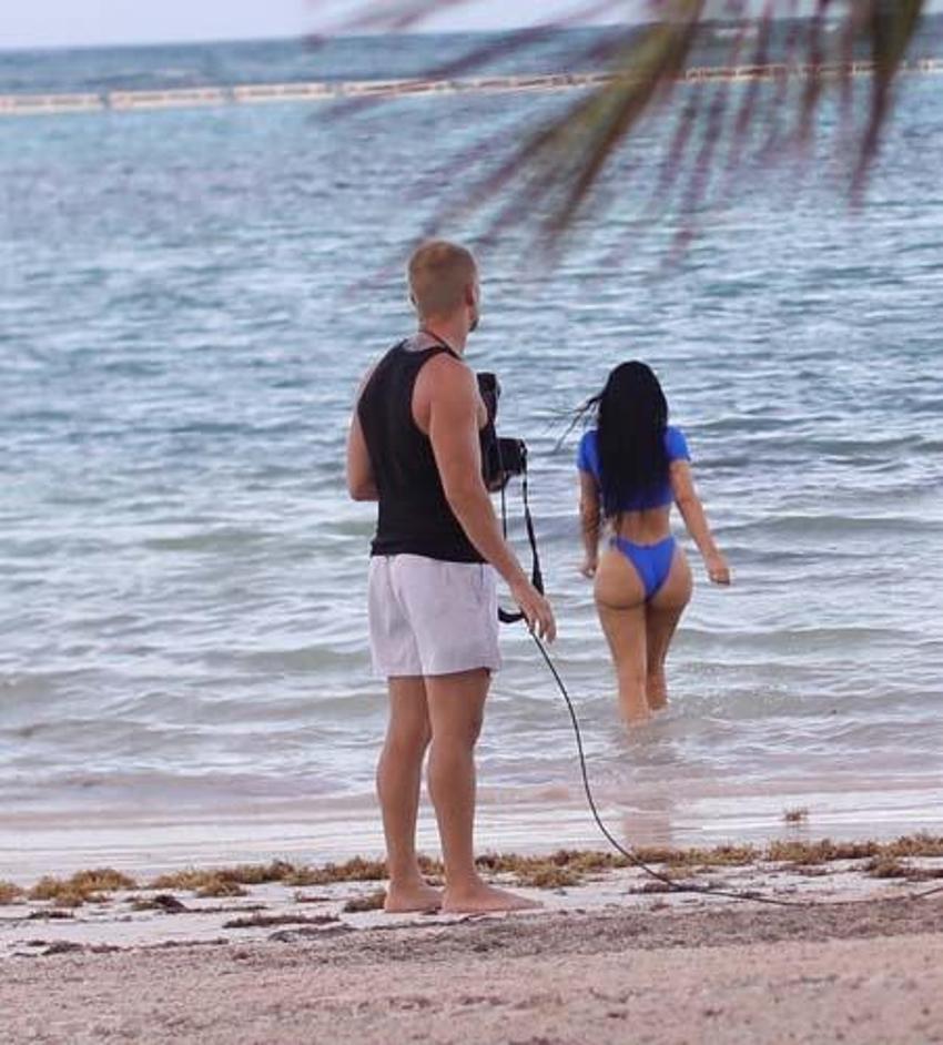 Kim Kardashian saatlerce poz verdi!  Tüm dikkatler üzerinde...