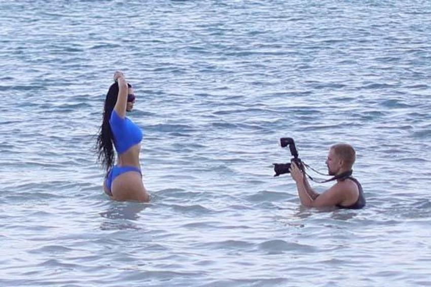 Kim Kardashian saatlerce poz verdi!  Tüm dikkatler üzerinde...
