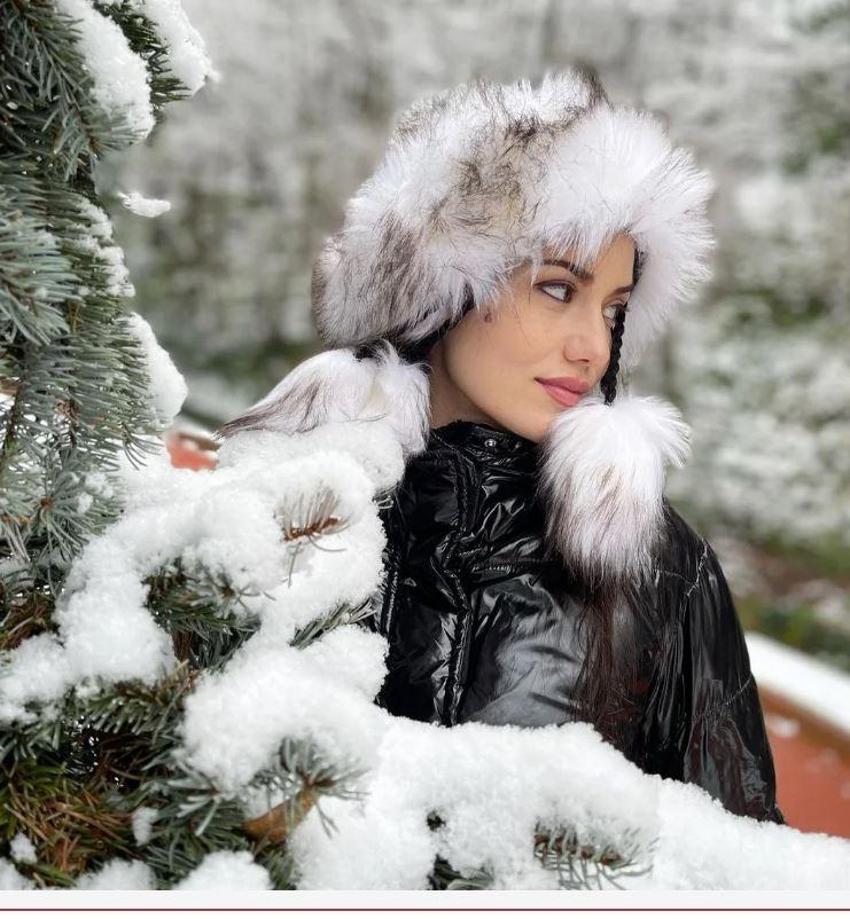Fahriye Evcen'den kar pozu! Paylaşımı sosyal medyayı salladı!