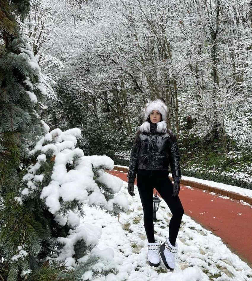 Fahriye Evcen'den kar pozu! Paylaşımı sosyal medyayı salladı!