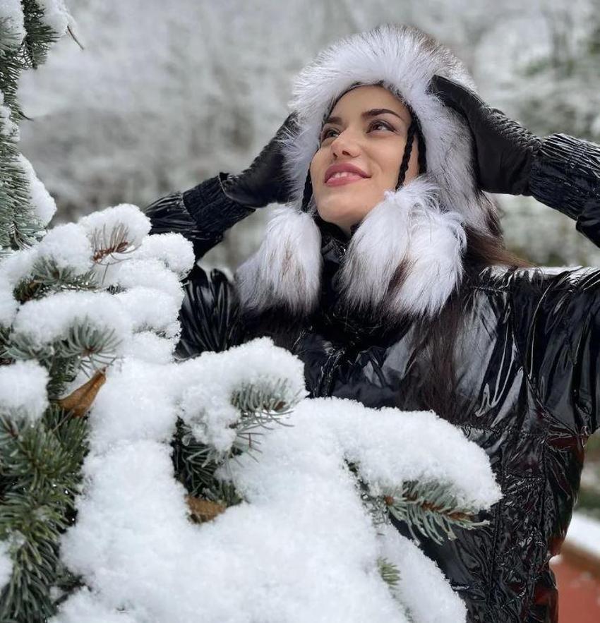 Fahriye Evcen'den kar pozu! Paylaşımı sosyal medyayı salladı!