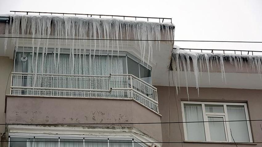 Erciş, eksi 20 derece ile dondu