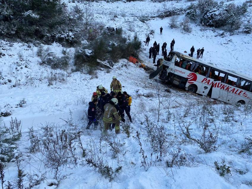İstanbul'da otobüs şarampole yuvarlandı! Ölü ve yaralılar var!