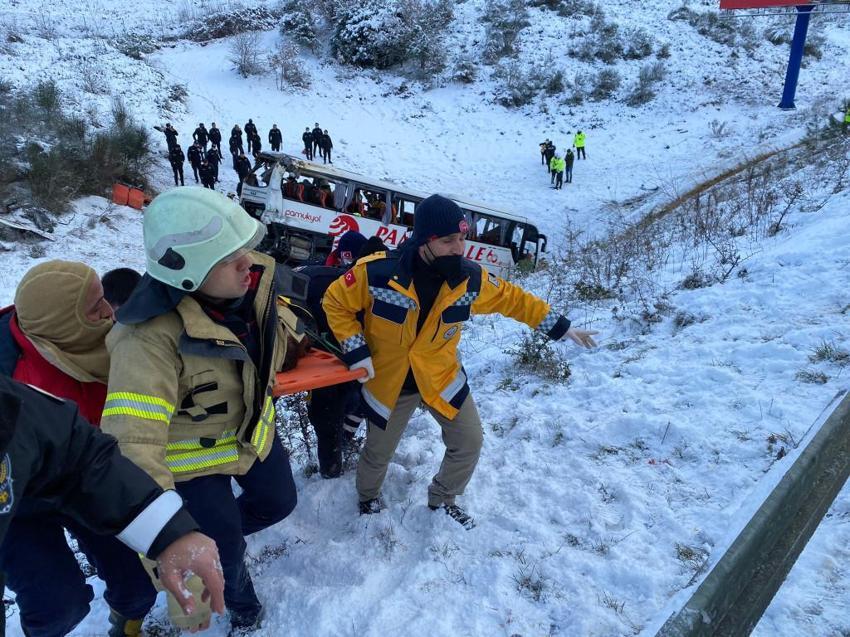 İstanbul'da otobüs şarampole yuvarlandı! Ölü ve yaralılar var!