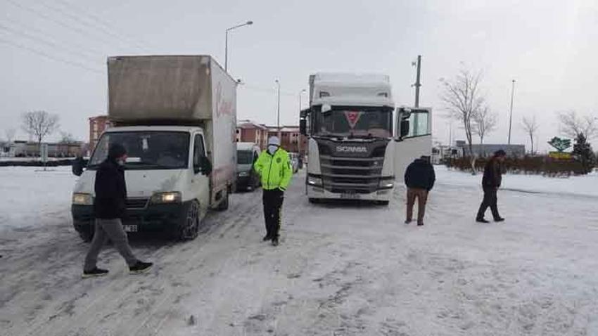 Konya'yı çevre illere bağlayan tüm yollar kapandı!