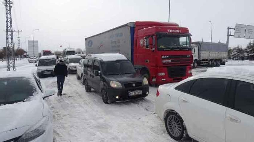 Konya'yı çevre illere bağlayan tüm yollar kapandı!