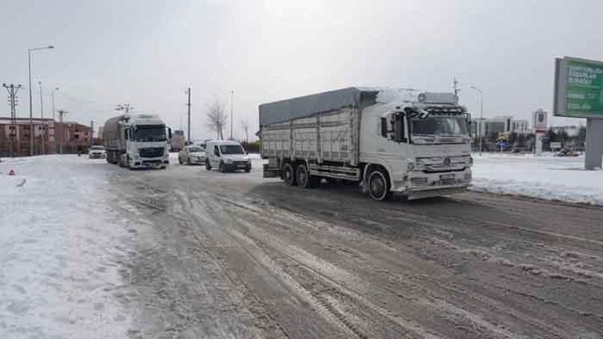 Konya'yı çevre illere bağlayan tüm yollar kapandı!