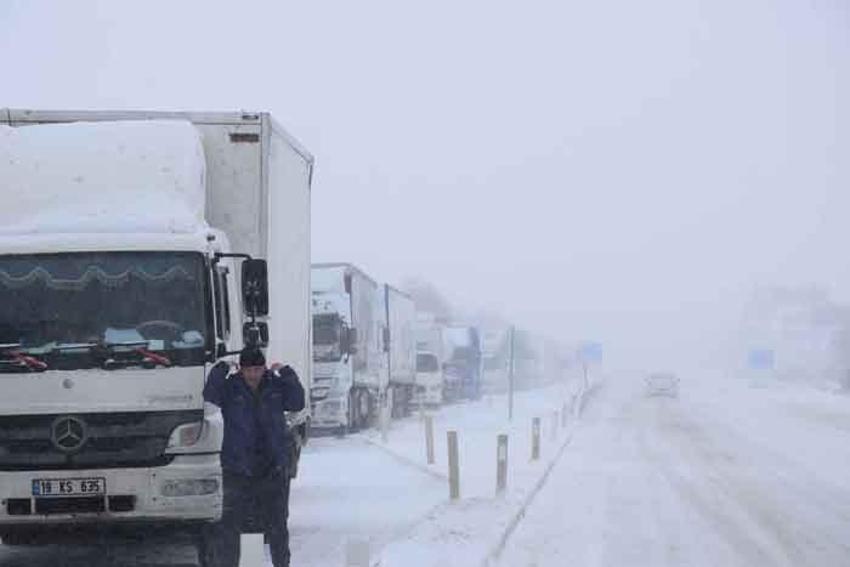 Konya'yı çevre illere bağlayan tüm yollar kapandı!