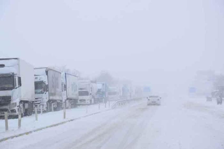 Konya'yı çevre illere bağlayan tüm yollar kapandı!
