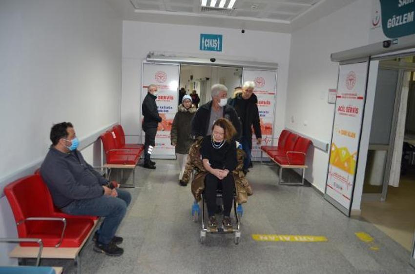 Tur otobüsü devrildi; sileceklerinin çalışmadığı iddia edildi