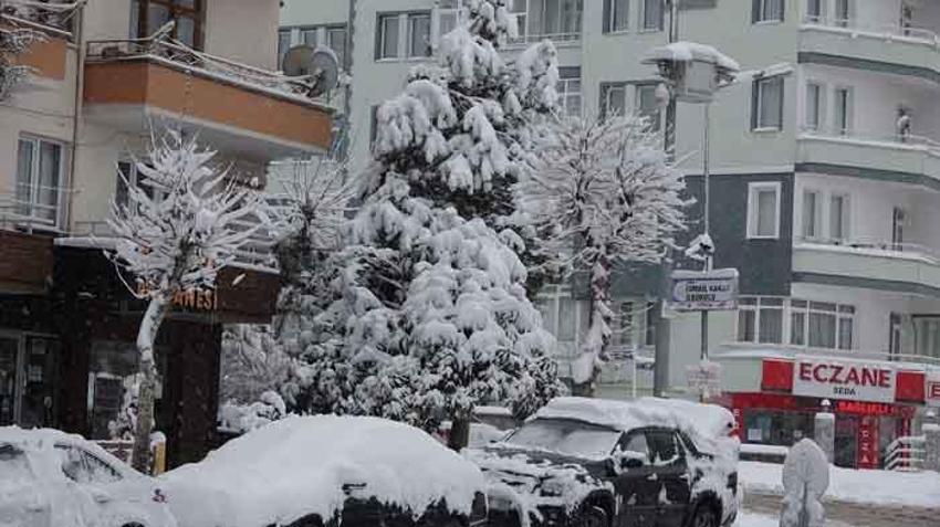 Kar yağışı ile ilgili son dakika uyarısı! Kabus olup çöktü, hayat felç oldu! Meteoroloji İstanbul için tarih verdi, korkutan uyarı geldi...