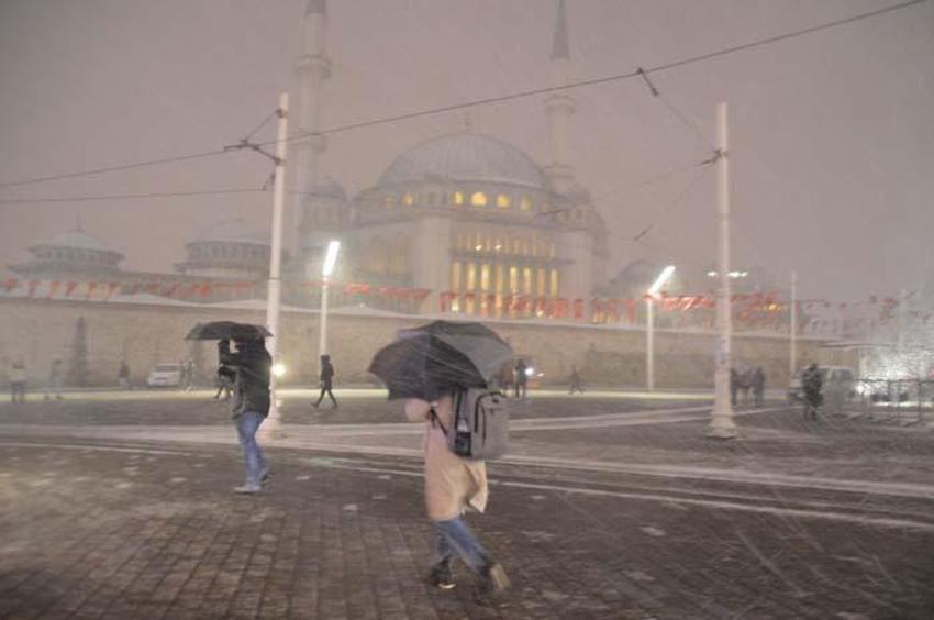 Meteoroloji İstanbul'u bu kez özellikle uyardı! 72 yıldan sonra bir ilk! Kar yağışı ne zaman bitecek? Tarih belli oldu ve...