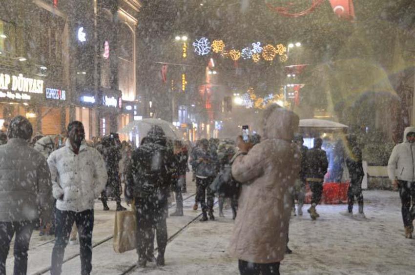 Meteoroloji İstanbul'u bu kez özellikle uyardı! 72 yıldan sonra bir ilk! Kar yağışı ne zaman bitecek? Tarih belli oldu ve...