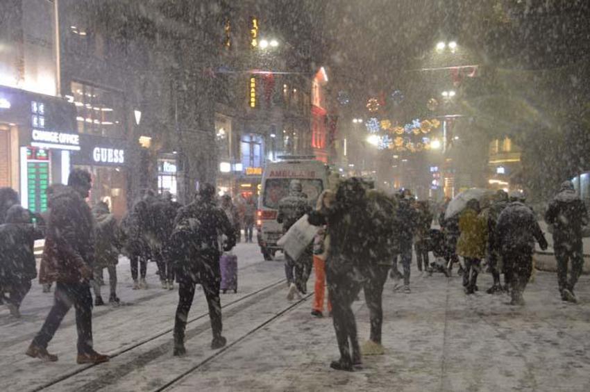 Meteoroloji İstanbul'u bu kez özellikle uyardı! 72 yıldan sonra bir ilk! Kar yağışı ne zaman bitecek? Tarih belli oldu ve...