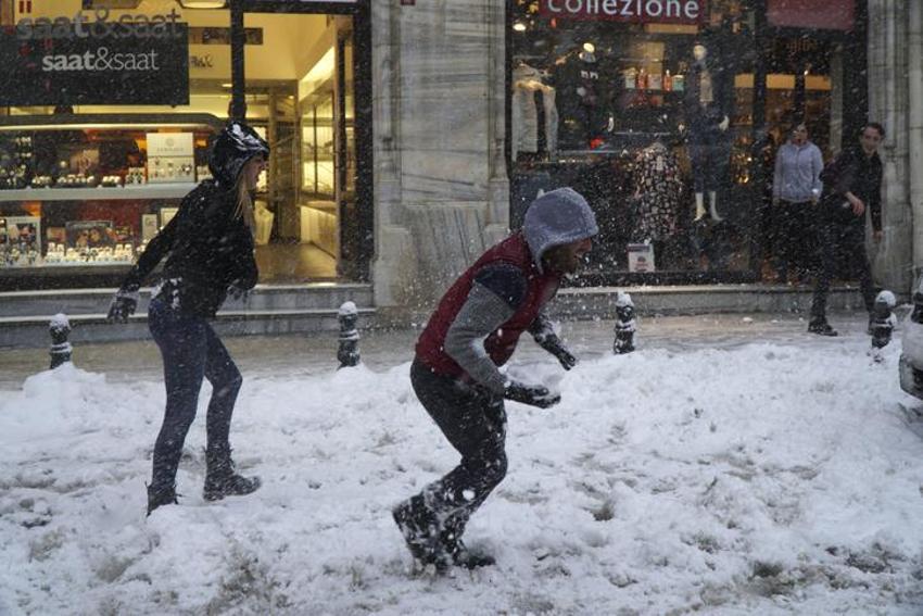 Meteoroloji İstanbul'u bu kez özellikle uyardı! 72 yıldan sonra bir ilk! Kar yağışı ne zaman bitecek? Tarih belli oldu ve...