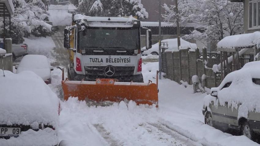Kar yağışı etkili oluyor! Trafik kilitlendi, girişler durduruldu!