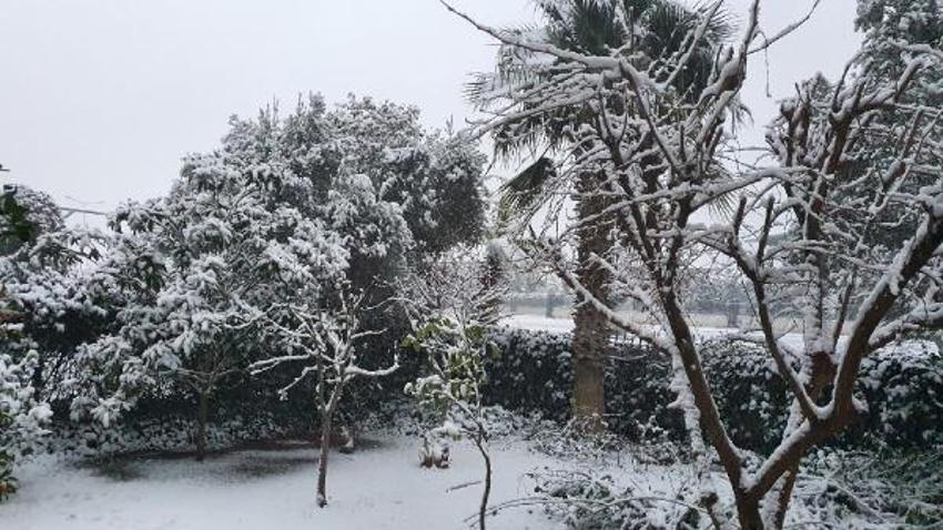 Antalya’ya 29 yıl sonra kar yağdı