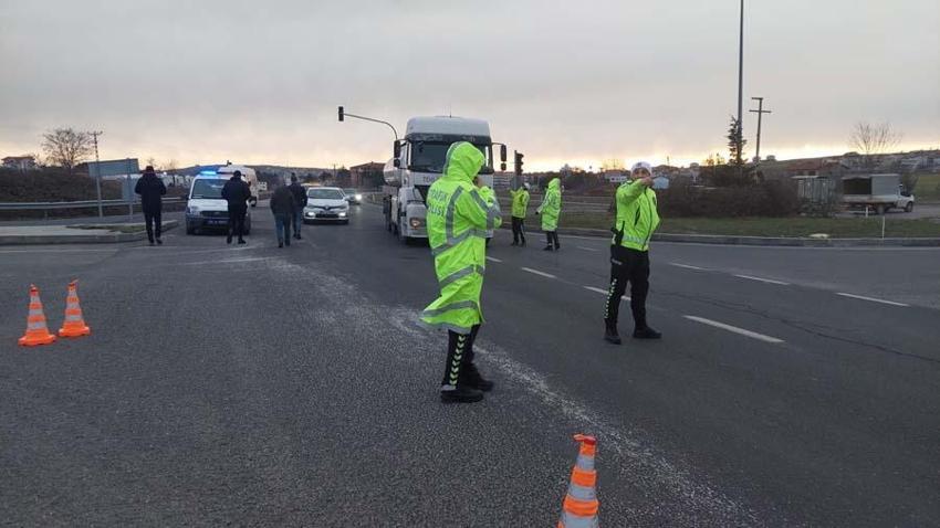Yoğun kar yağışı İstanbul'u etkisi altına aldı! Vali Yerlikaya yeni kararları açıkladı: 3 gün idari izin...