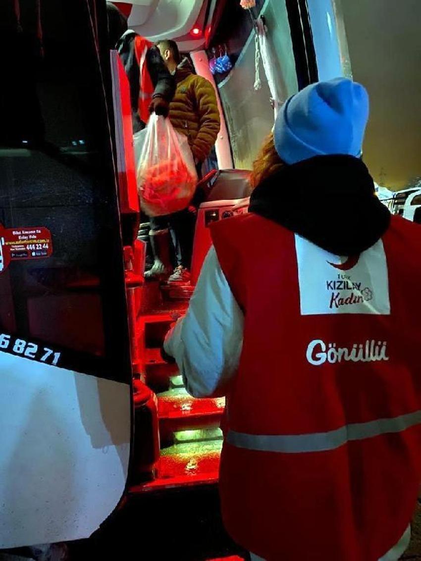 İstanbul'a giden TIR, kamyon ve otobüslere geçiş yok